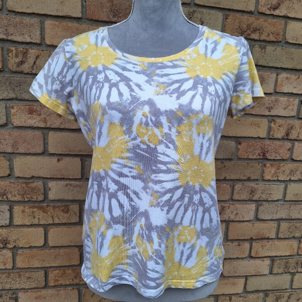 Hannah Gray, Yellow, and White Short Sleeve Tee Large